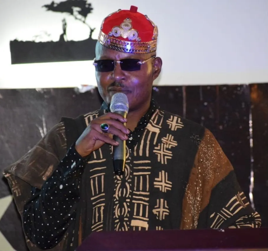 Joseph Kuika, promoteur et président fondateur du Forum Mondial Panafricain, au micro